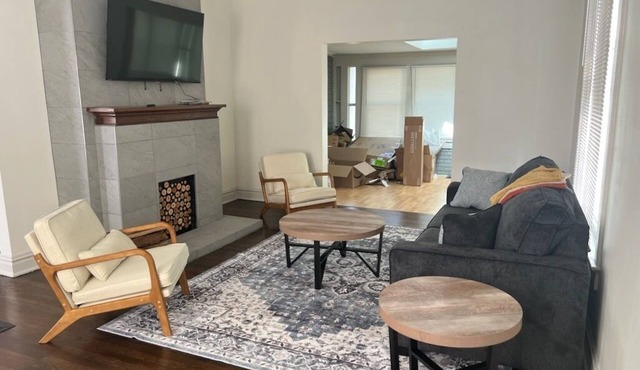 Updated 3-bedroom historic house in welcoming Independence with AC