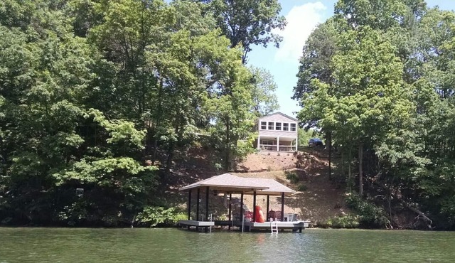 Updated 3BD/2BA Waterfront Home on a Private Lot