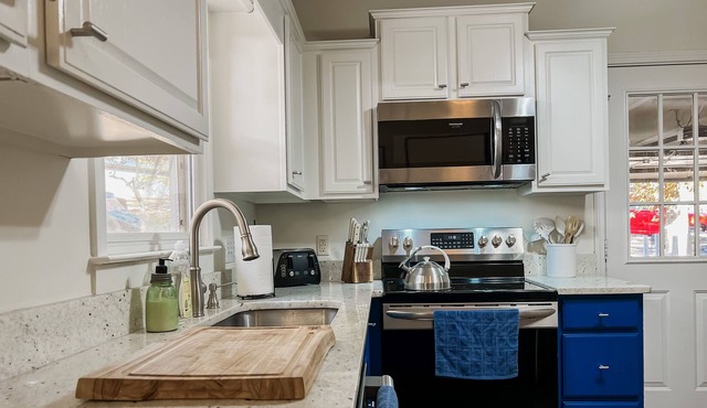 Updated 3Bed/2Ba in Private Gated Lake & Golf Community