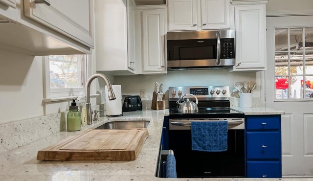 Updated 3Bed/2Ba in Private Gated Lake & Golf Community