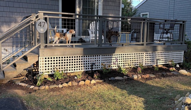 Updated 3BR, 2 BA Cottage with 2 beach parking passes