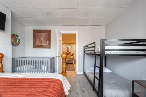 Updated 3BR 2BA Apartment Near NYC Airport