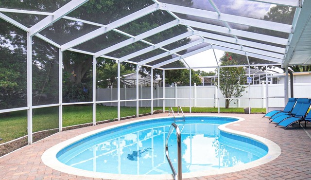 Updated 3BR 2Ba Heated Pool 2 miles to Beach
