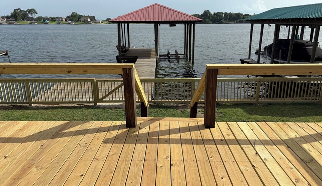 Updated 4-bedroomnToddler safe backyard, new appliances and furniture, green egg