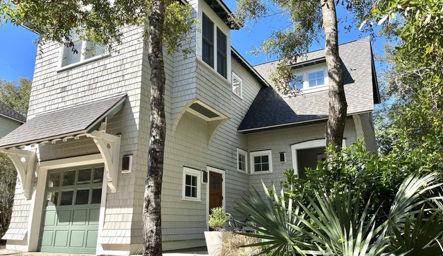 Updated 4 BR home in Cape Fear Station by East Beach with access to Shoals Club