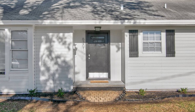 Updated 5 bedroom home in Groves