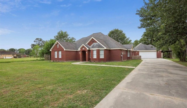 Updated 5 bedroom home w/pool