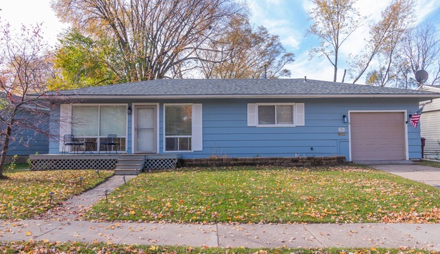 Updated 5 bedroom ranch w/fenced in yard and 100"+ projector near downtown!