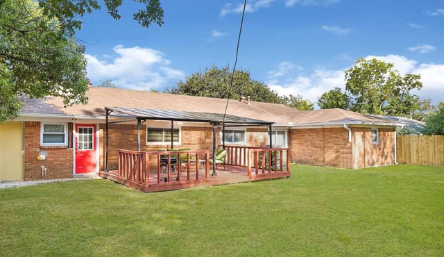 Updated 5BR Baytown Home Sleeps 12 Patio&Grill