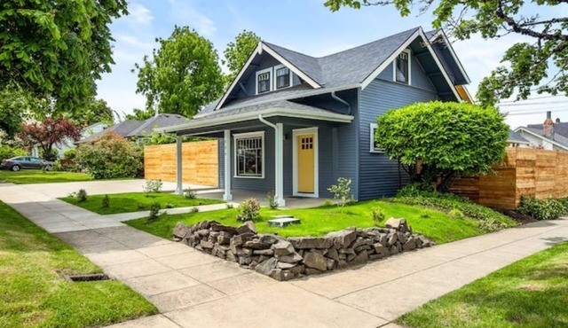 Updated and cozy, 1 block to Matthew Knight Arena and 3 blocks to Hayward Field.