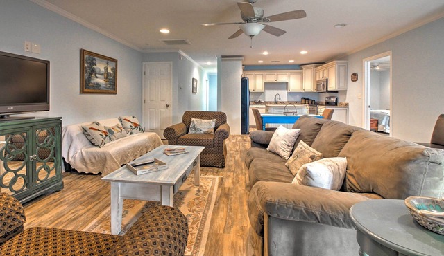 Updated Apartment 8 Mins from downtown Savannah!