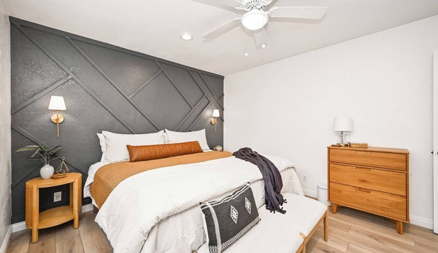 Updated Apartment for 2 in Eastside Costa Mesa