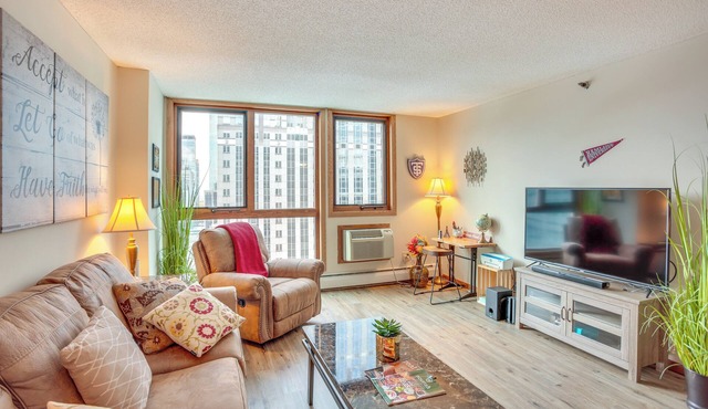Updated Apt in Dtwn Minneapolis w/Pool Access!