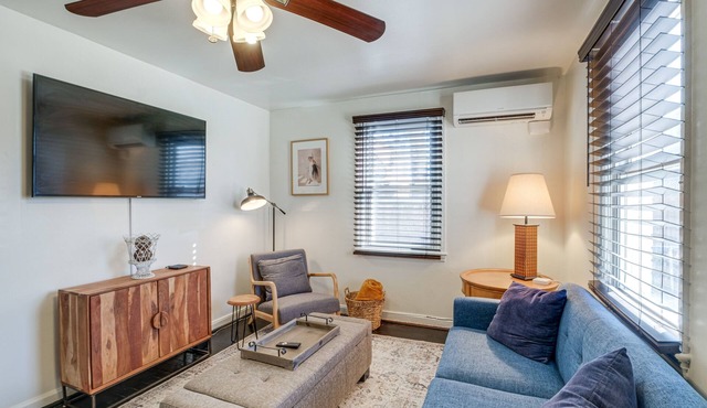 Updated Arlington Townhome ~ 5 Mi to National Mall