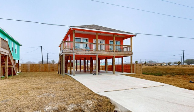 Updated beach house with a furnished deck, washer/dryer, central AC, & gas grill