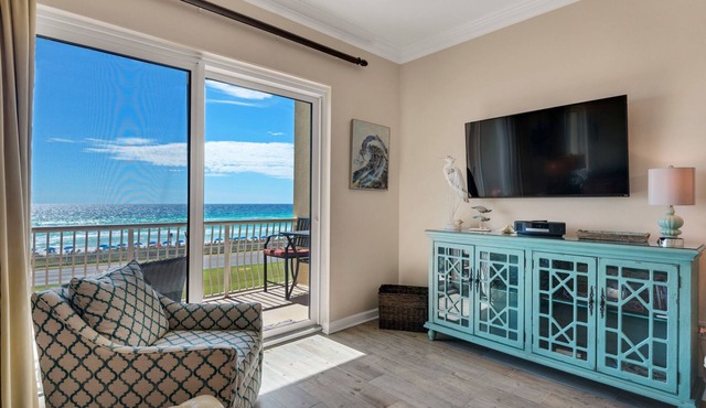 Updated Beach Retreat Luxurious Gulf Front Pet Friendly