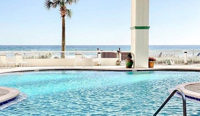 🏝Updated BEACHFRONT Condo - Beach Chair Service Included (Mar-Oct) Sleeps 6!🏖