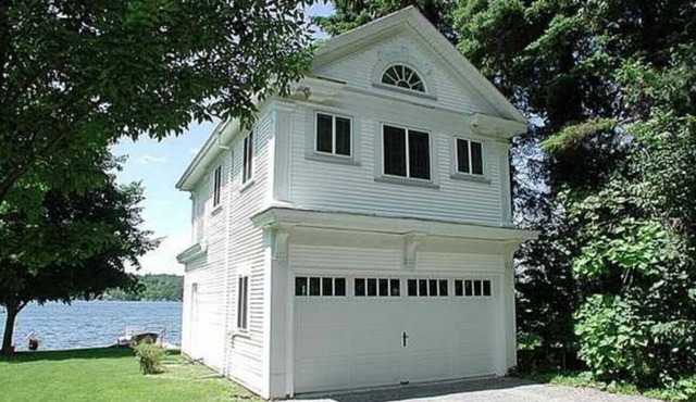 Updated Beautiful Boathouse!