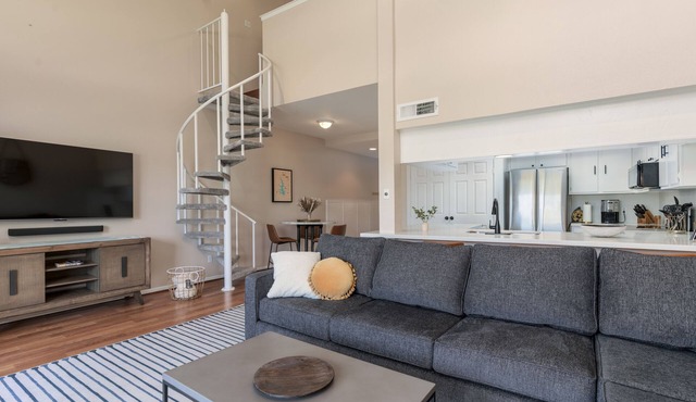 Updated Boho condo, dock your boat or enjoy the Conroe Lake views from your deck