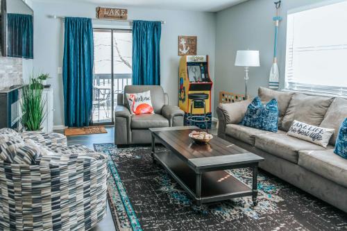 Updated Branson Condo w/Indoor Pool Access!