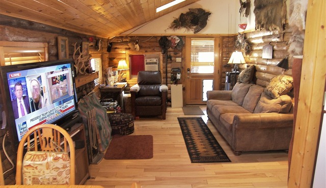 Updated Cabin. Fly fishing on the Gold Medal South Platte by Decker's Co. WiFi