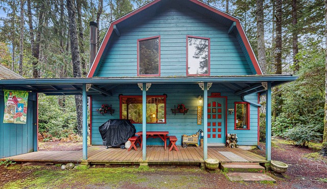 Updated Cabin in a Secluded Area - Minutes from Beach & Town