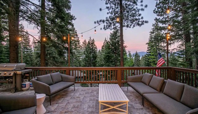 Updated Cabin near Beach&Ski HotTub Sauna Pets EV