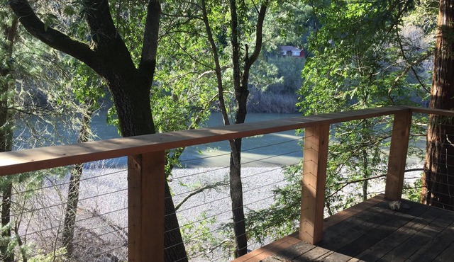 Updated cabin, right on Russian River, amazing river access & location!