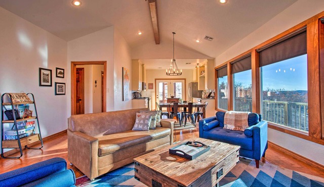 Updated Cabin w/360-Degree Mtn View: 1 Mi to Lake