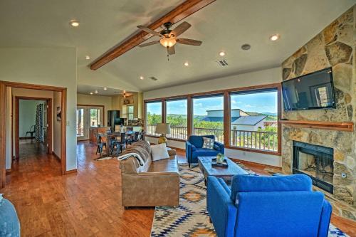 Updated Cabin w/360-Degree Mtn View: 1 Mi to Lake