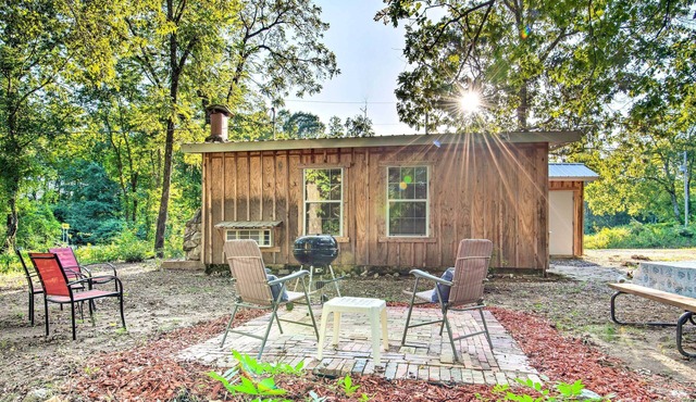 Updated Cabin w/Porch, Mins to Cossatot River