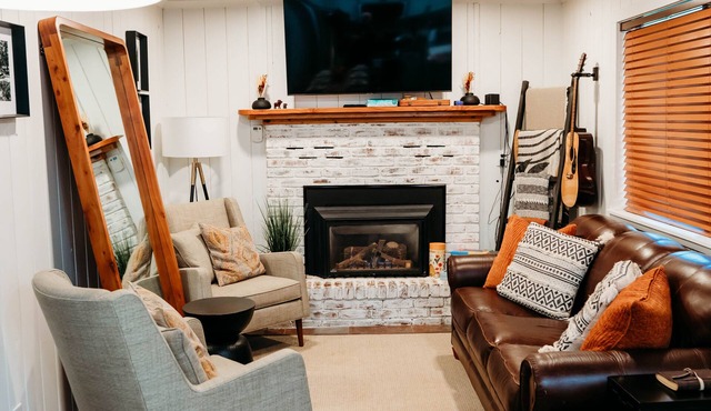 Updated cabin walking distance to both restaurants and amazing hiking trails!