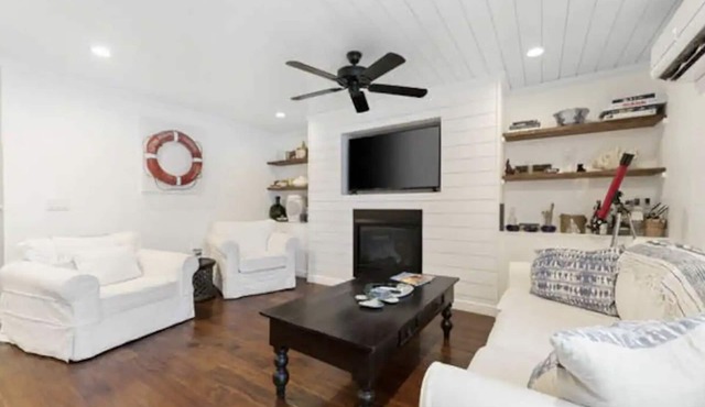 Updated Cabin with Fireplace, Epic Deck, 2 min from ORV trails - Pet Friendly!