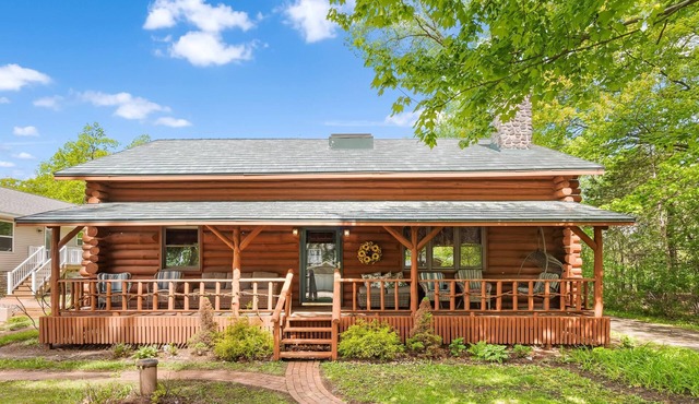 Updated Cabin with Green Lake access