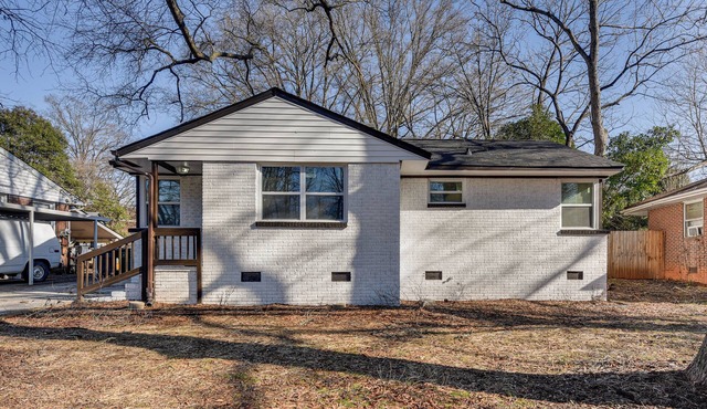 Updated Charlotte Home w/Yard ~ 3 Mi to Uptown!