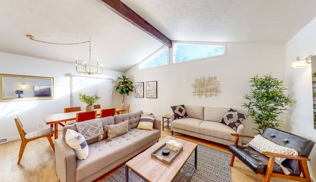 Updated charmer with a well-equipped kitchen