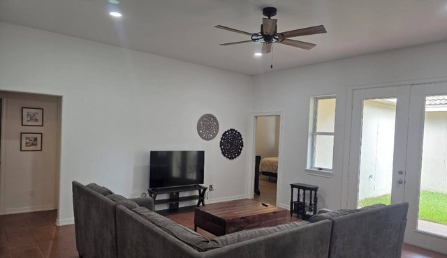Updated Charming Casa 3-bedroom house gated community in Pharr/Mcallen area