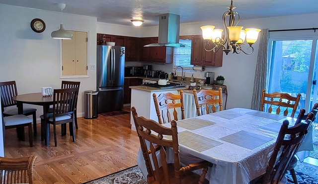 Updated clean 5br house, 2(1/2) bath close to Notre Dame.