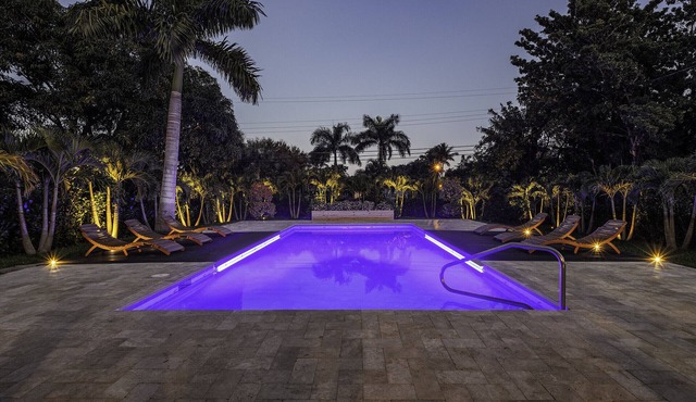 Updated Coastal Entertaining Pool House Near Everything