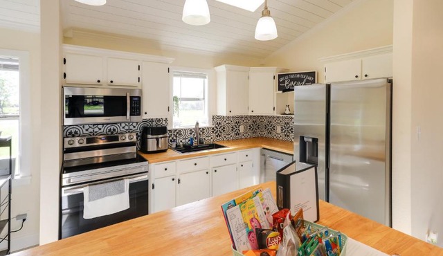 Updated Comanche Home with Country Views!