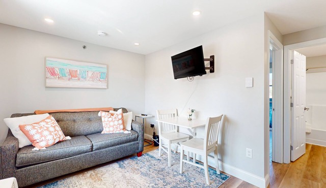 Updated condo 1 mile to beach w/pool, hot tub, tennis & access to EV chargers!