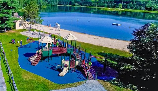 Updated condo near the river with fireplace & access to Quechee Club amenities
