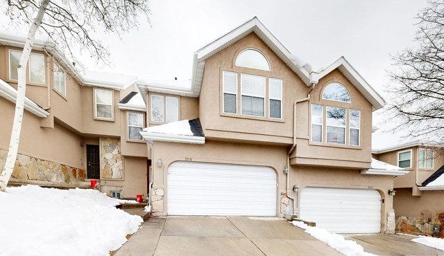 Updated Condo w/Private Hot Tub, Mountain Views, & Gas Grill - Close to Skiing