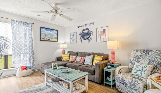 Updated condo with on-site pool, tennis AC, & W/D - near golf/beach