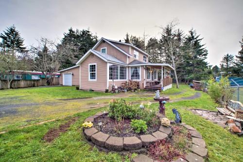Updated Coos Bay Home ~ 2 Mi to Pacific Ocean