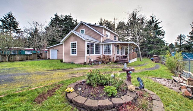 Updated Coos Bay Home ~ 2 Mi to Pacific Ocean