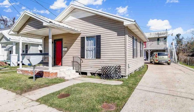 Updated Cottage, pet friendly, full equipped home.