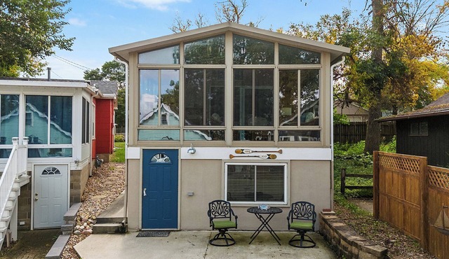 UPDATED COTTAGE - Prime Location