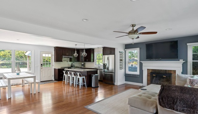 Updated cottage with large yard, fireplace & W/D - near beach & dining - dogs OK