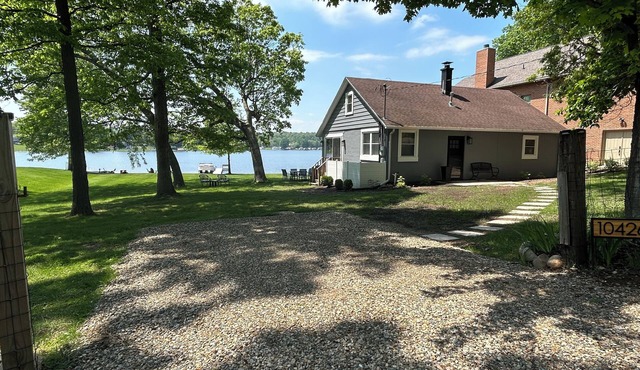 Updated cottage with 100' lakefront